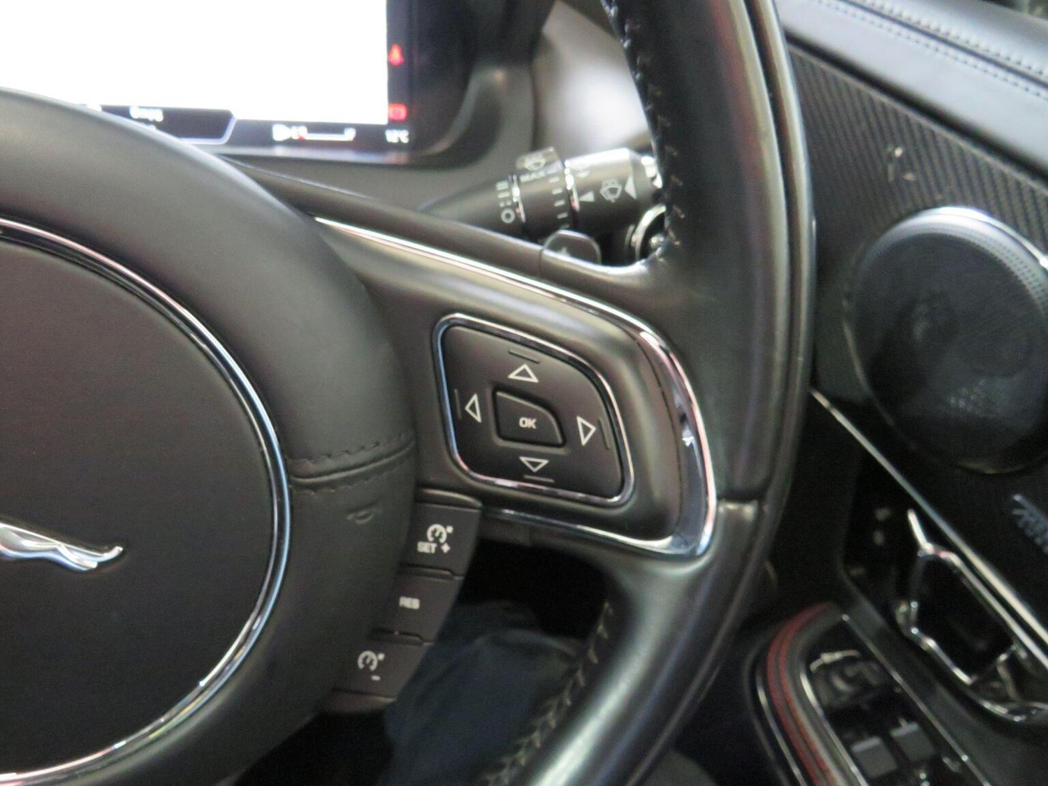 Used Jaguar XJ 2017 for sale - 77735782: Photo 41