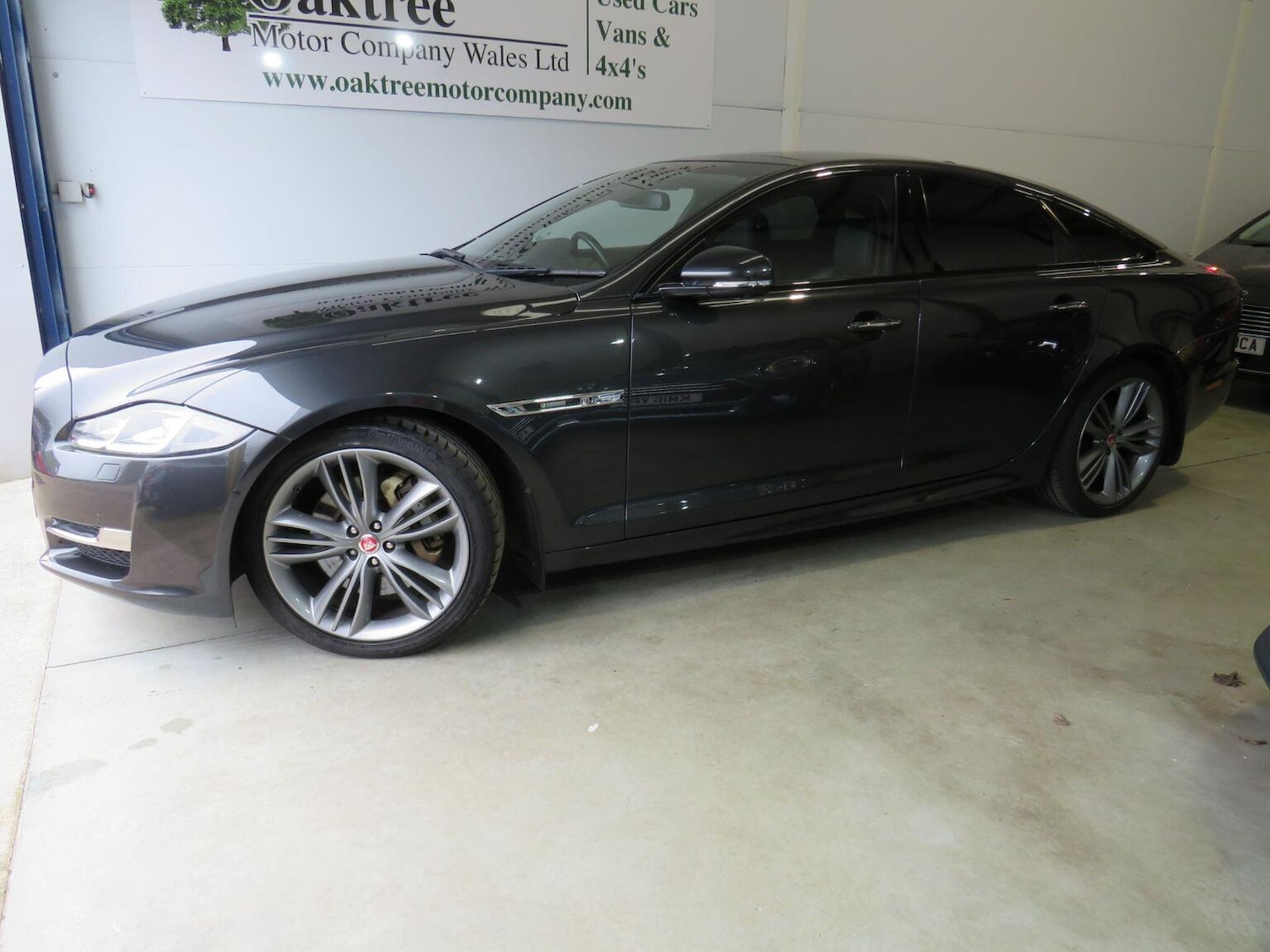 Used Jaguar XJ 2017 for sale - 77735782: Photo 46