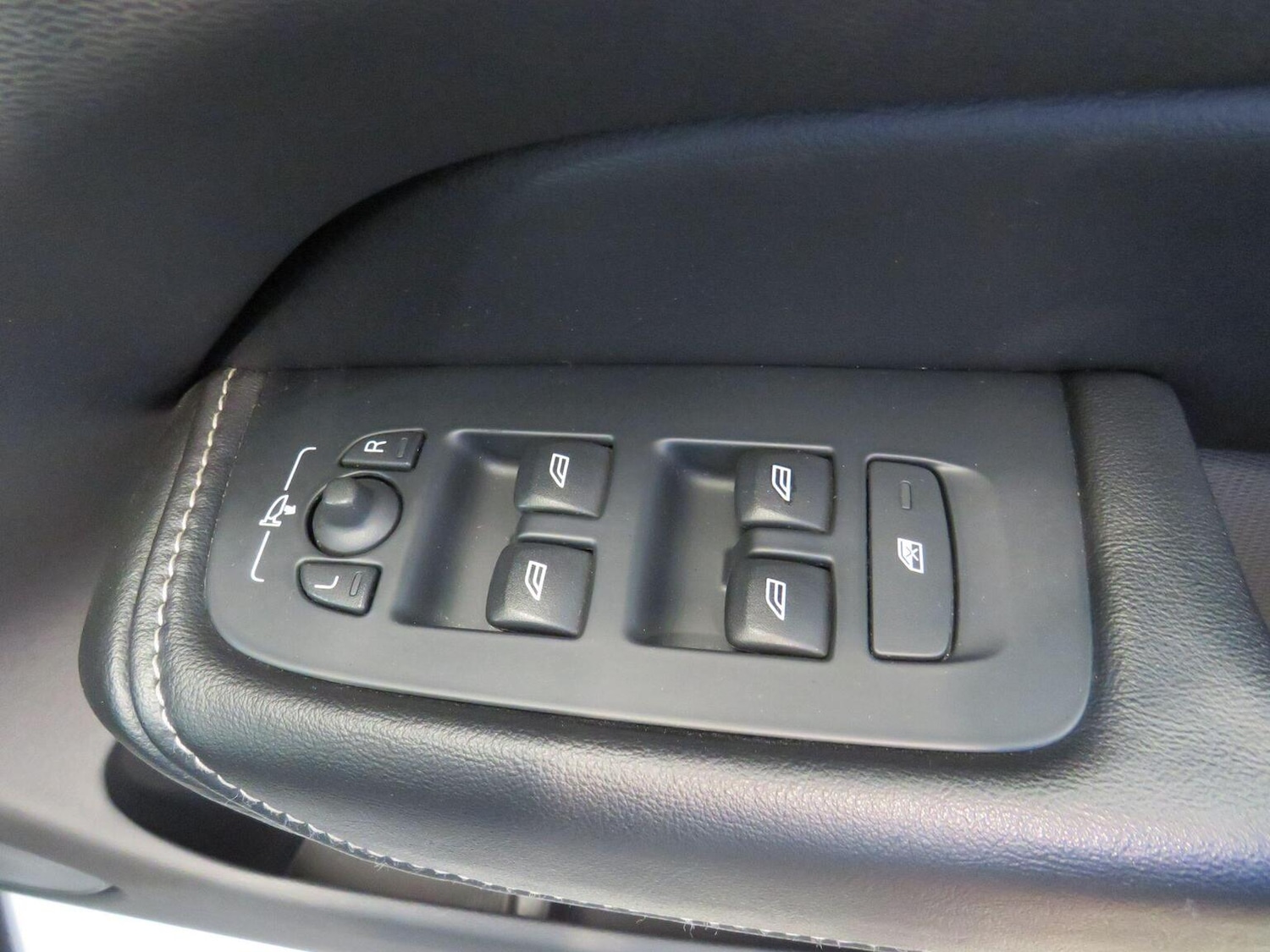 Used Volvo XC60 2018 for sale - 76769322: Photo 13