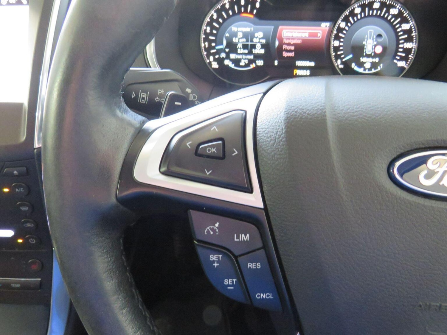 Used Ford S-Max 2017 for sale - 77977150: Photo 32