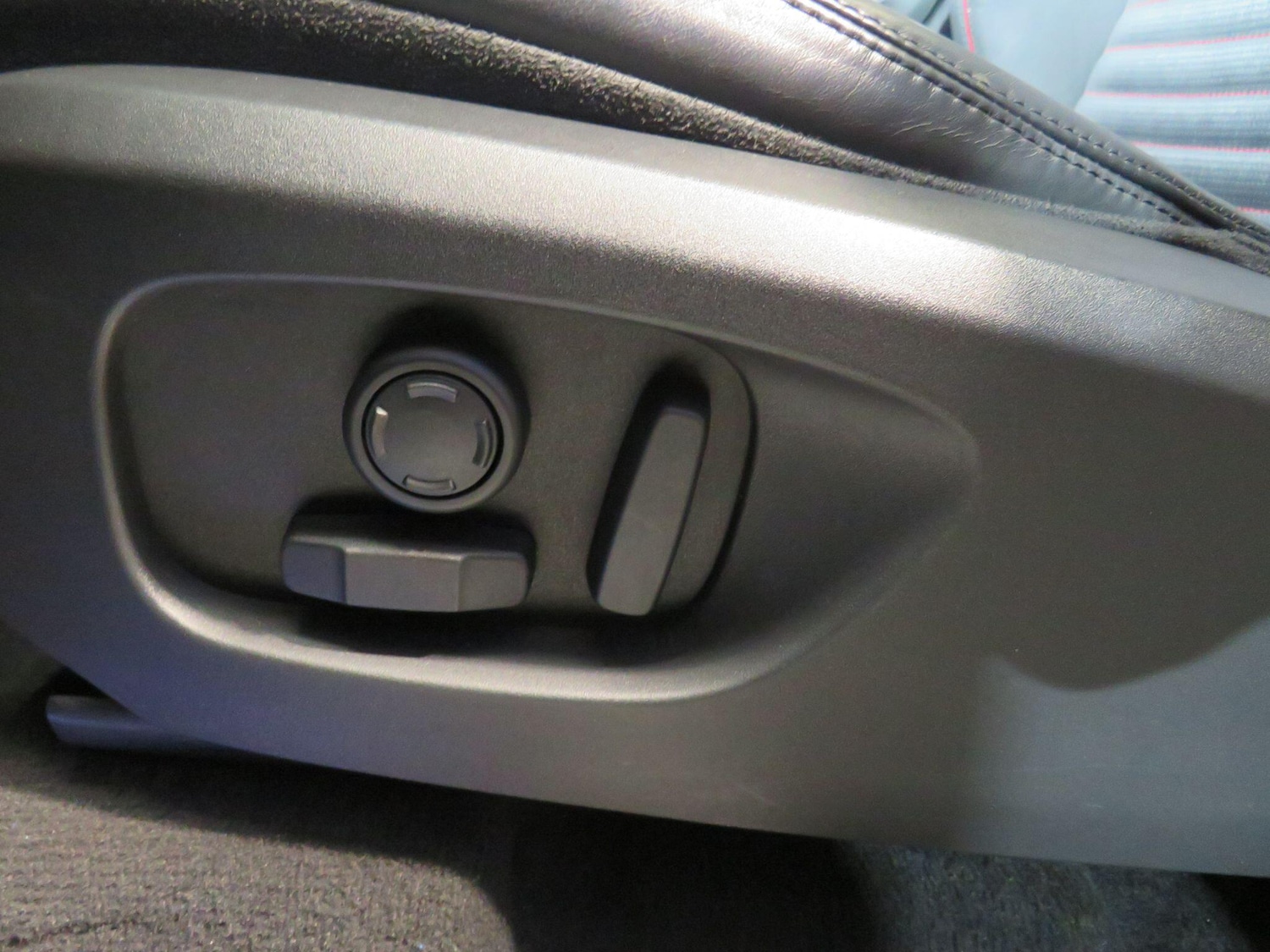 Used Land Rover Discovery Sport 2017 for sale - 76656259: Photo 13