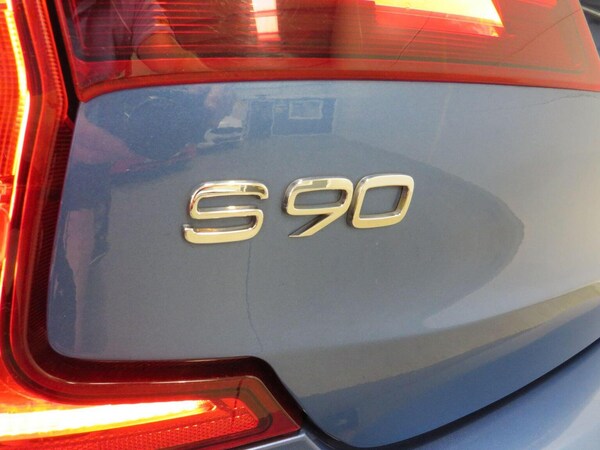 Used Volvo S90 2018 for sale - 75632849: Photo 8