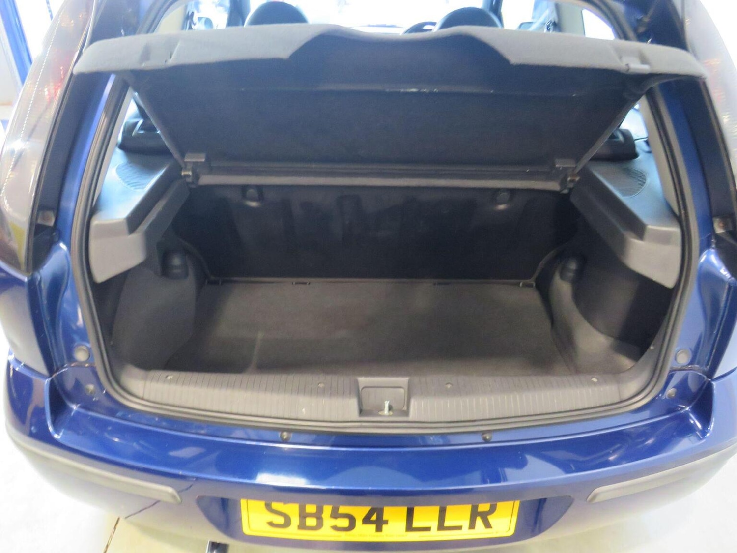 Used Vauxhall Corsa 2004 for sale - 76605801: Photo 15