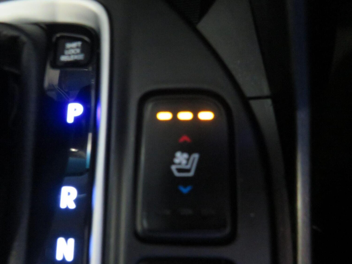 Used Hyundai Santa Fe 2016 for sale - 77851394: Photo 26