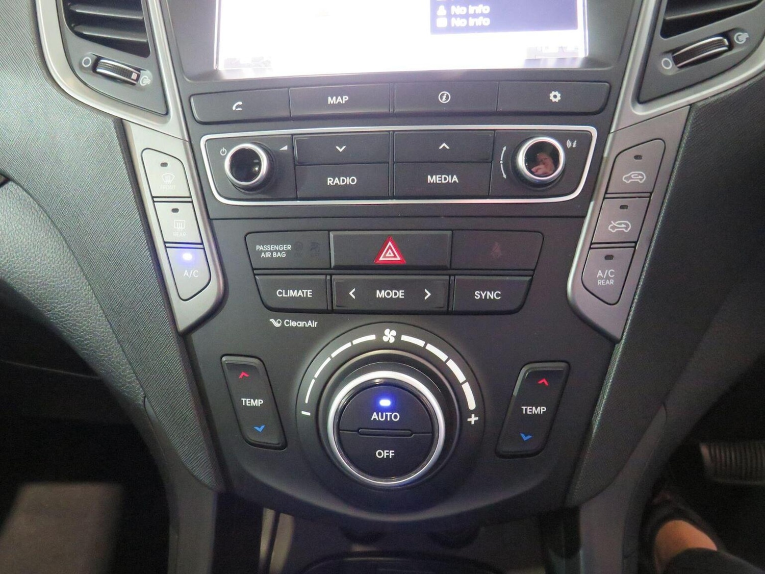 Used Hyundai Santa Fe 2016 for sale - 77851394: Photo 32