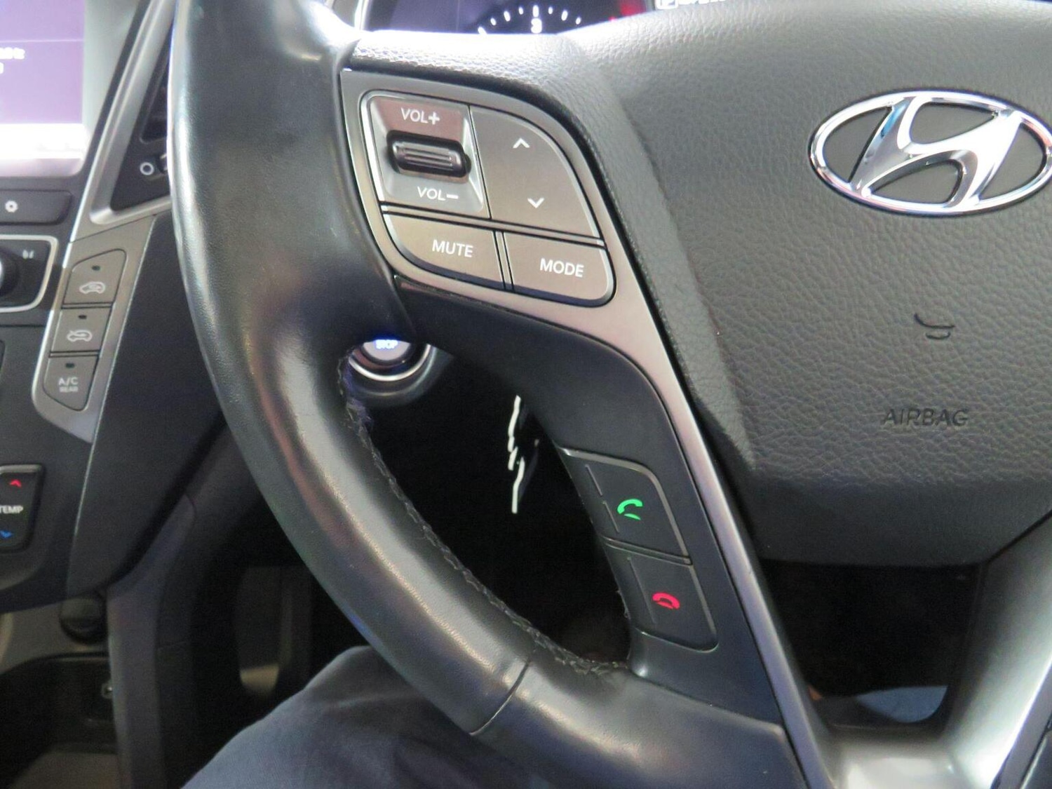 Used Hyundai Santa Fe 2016 for sale - 77851394: Photo 34