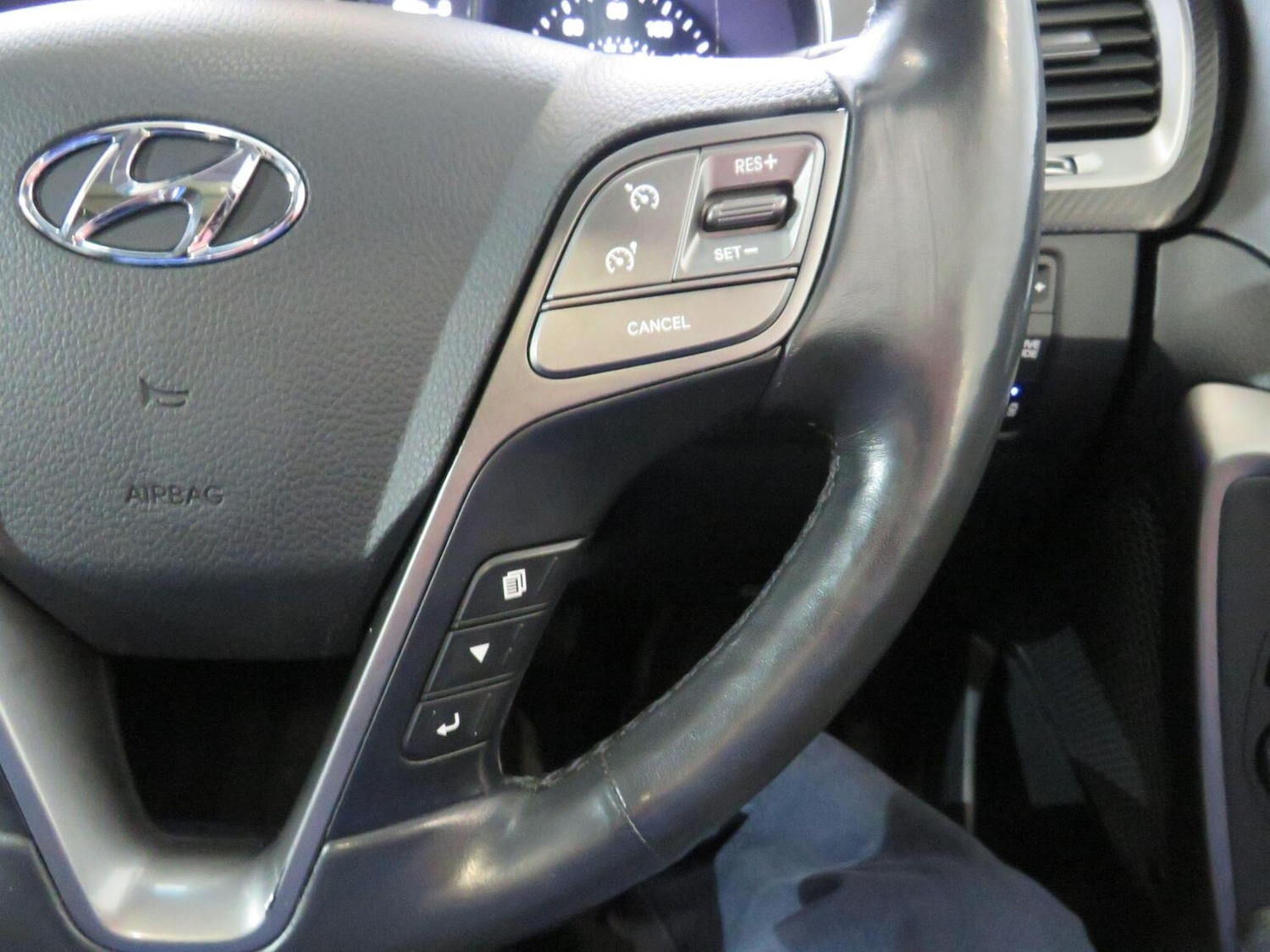 Used Hyundai Santa Fe 2016 for sale - 77851394: Photo 35