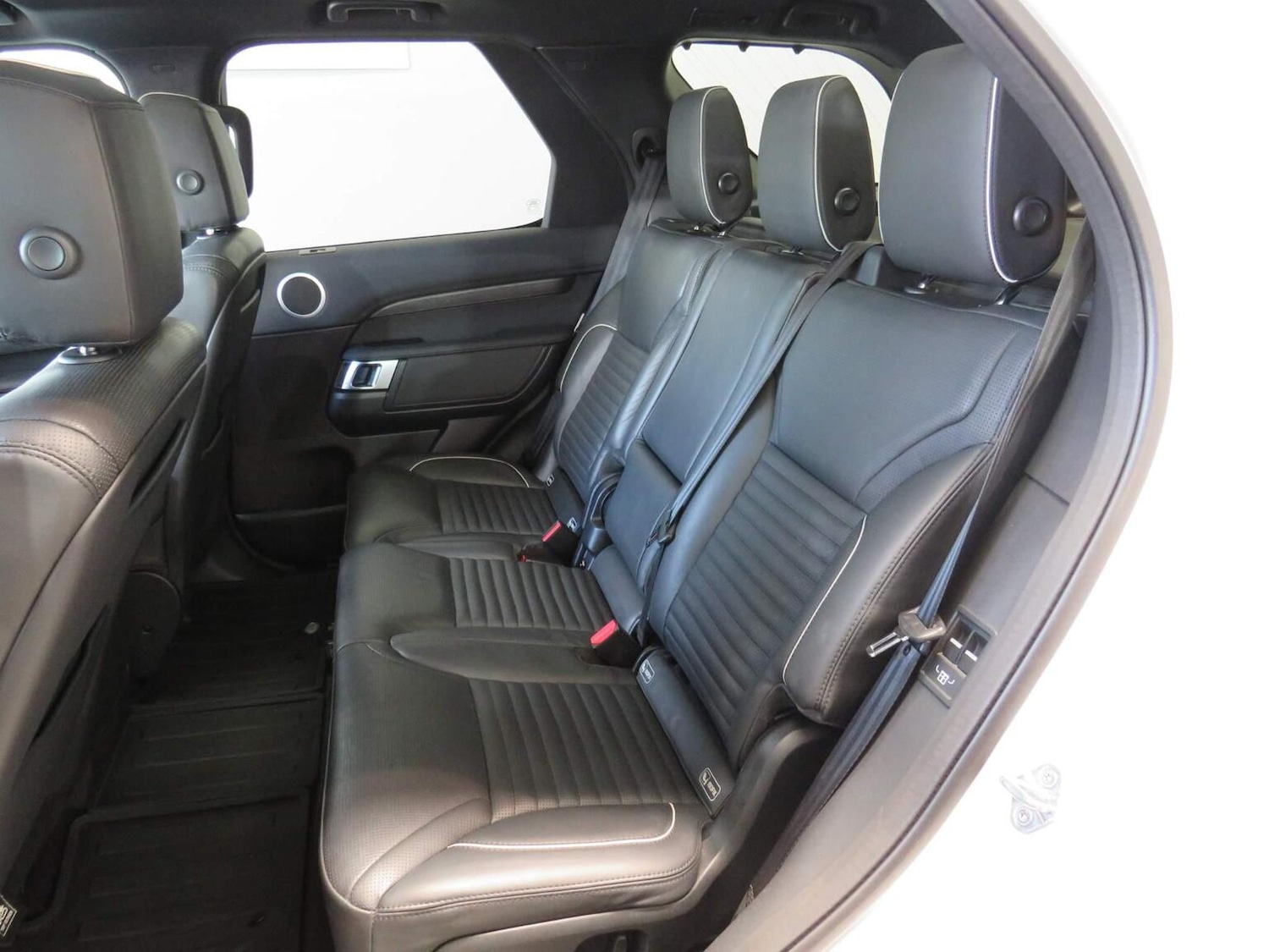 Used Land Rover Discovery 2017 for sale - 76794019: Photo 11