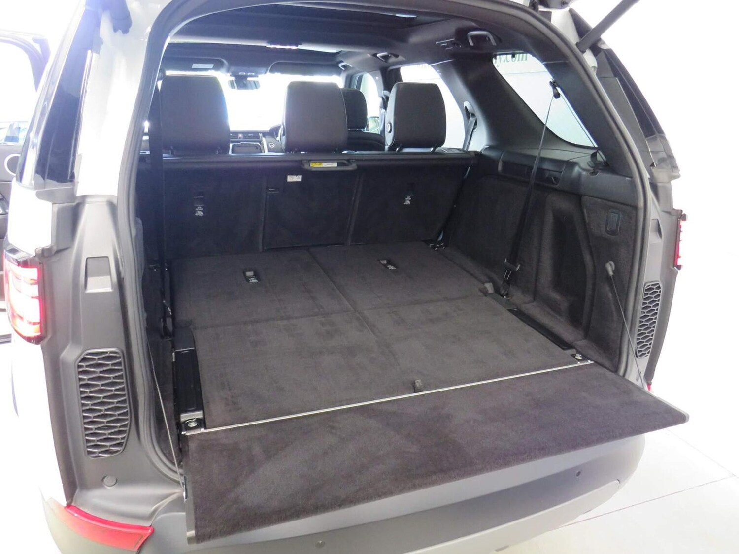 Used Land Rover Discovery 2017 for sale - 76794019: Photo 12