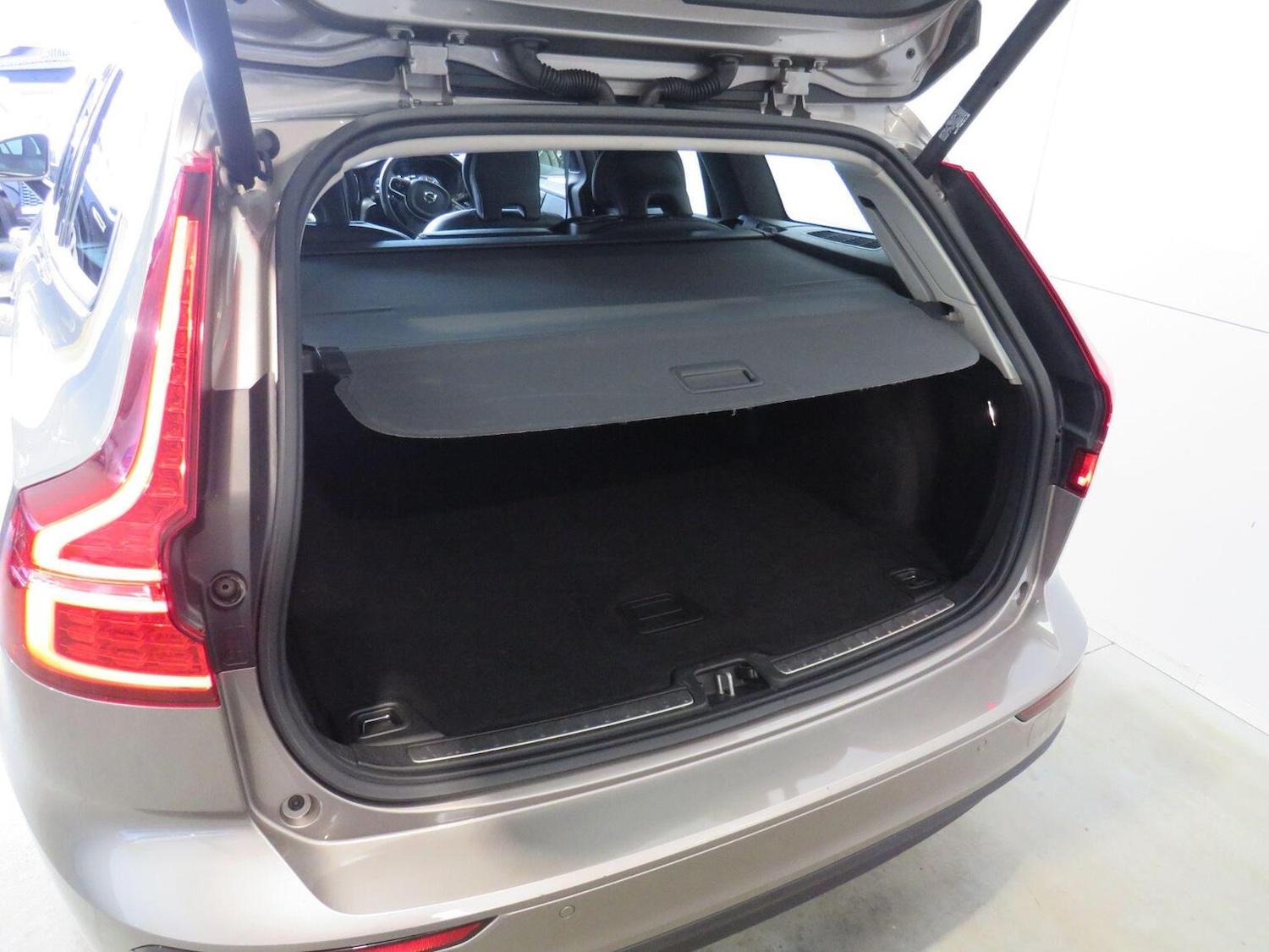 Used Volvo V60 2019 for sale - 76794017: Photo 12