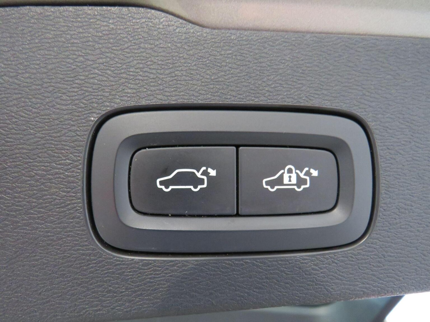 Used Volvo V60 2019 for sale - 76794017: Photo 13