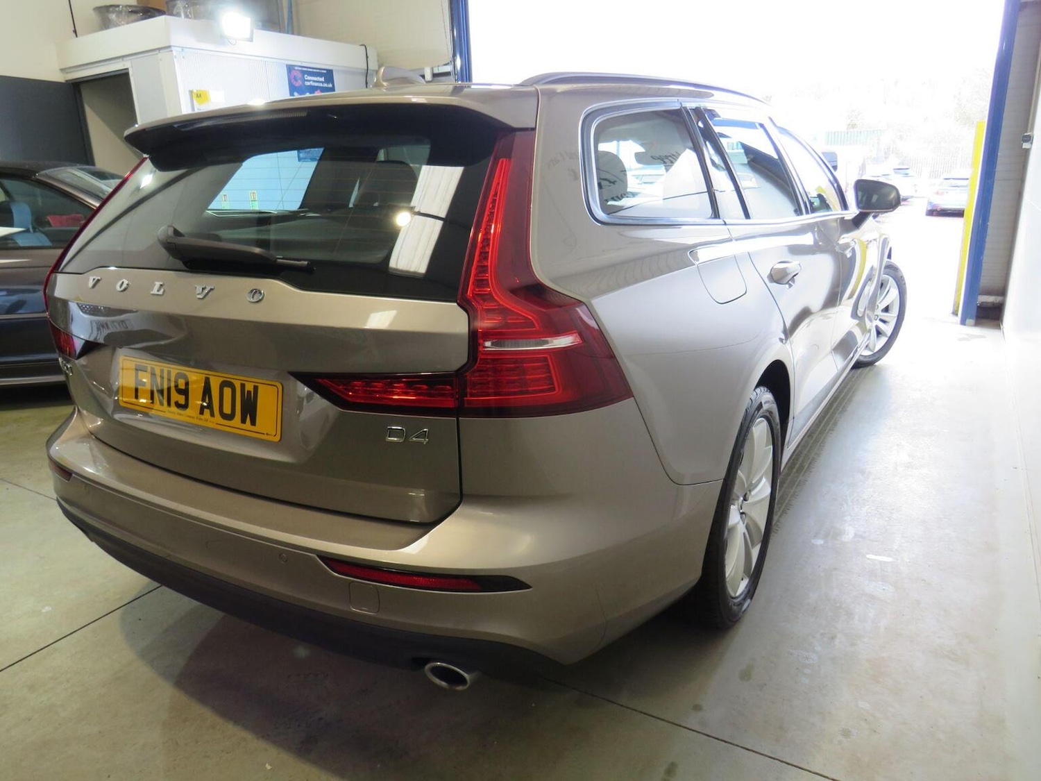 Used Volvo V60 2019 for sale - 76794017: Photo 6