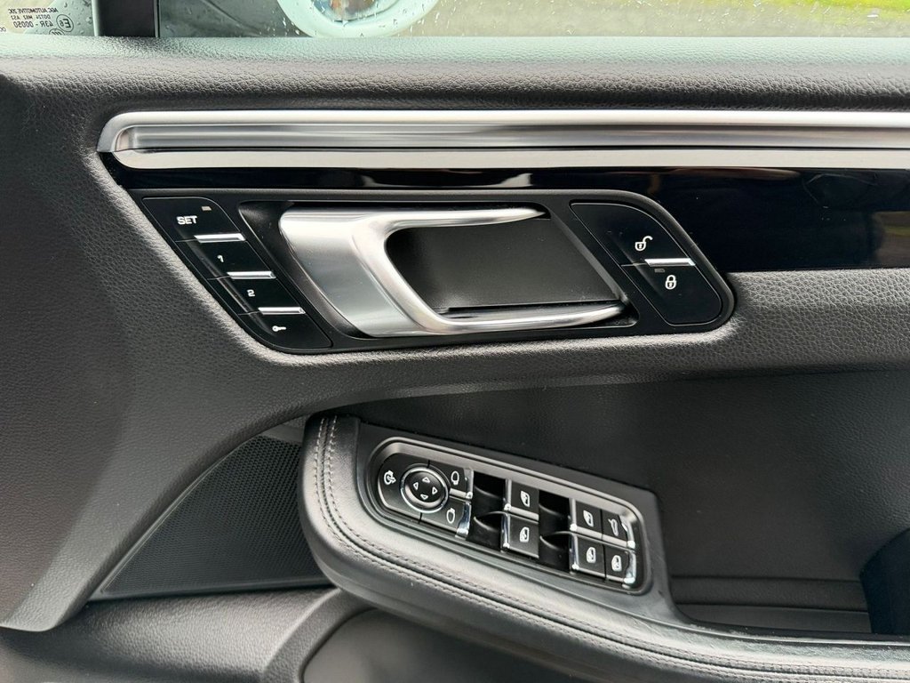 Used Porsche Macan 2015 for sale - 77218570: Photo 16