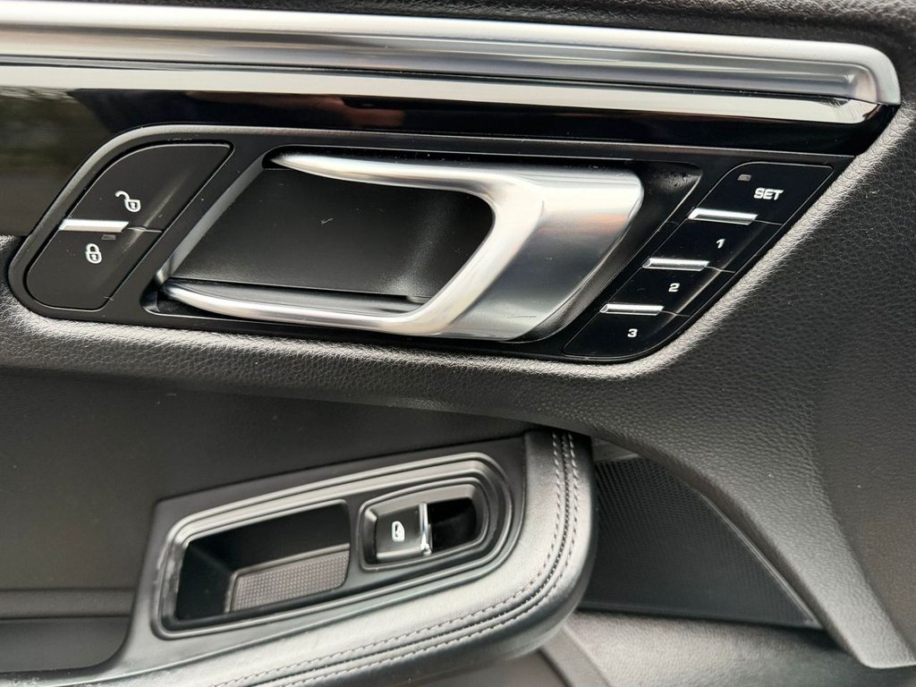 Used Porsche Macan 2015 for sale - 77218570: Photo 31