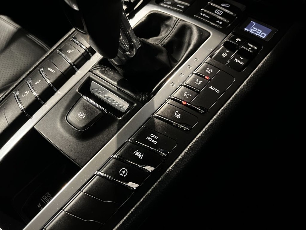 Used Porsche Macan 2015 for sale - 77218570: Photo 45