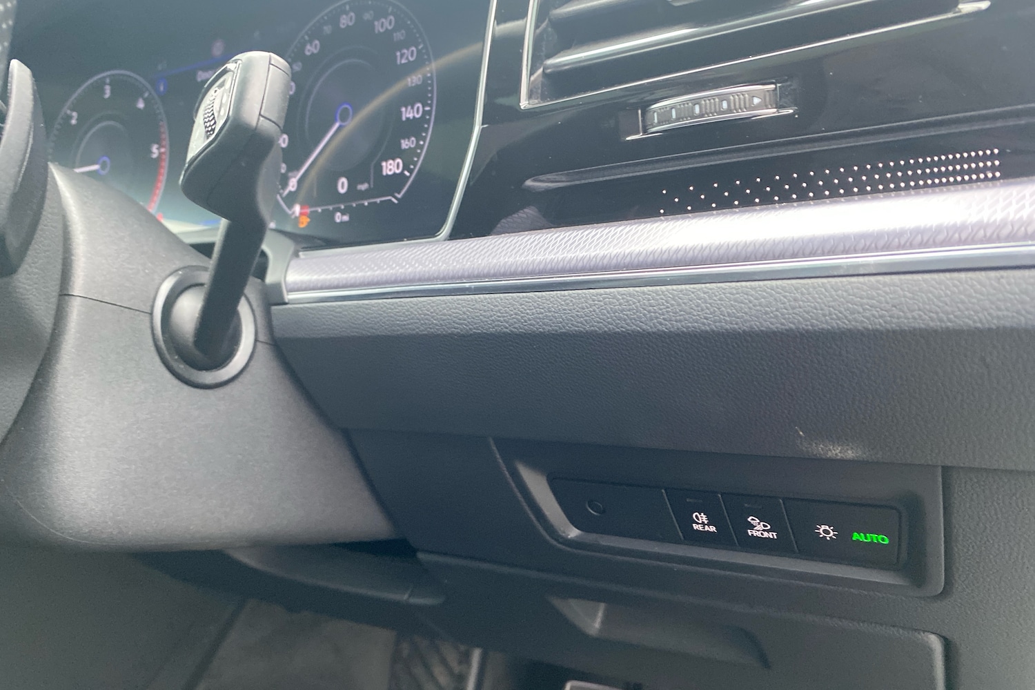 Used Volkswagen Touareg 2021 for sale - 76673904: Photo 23