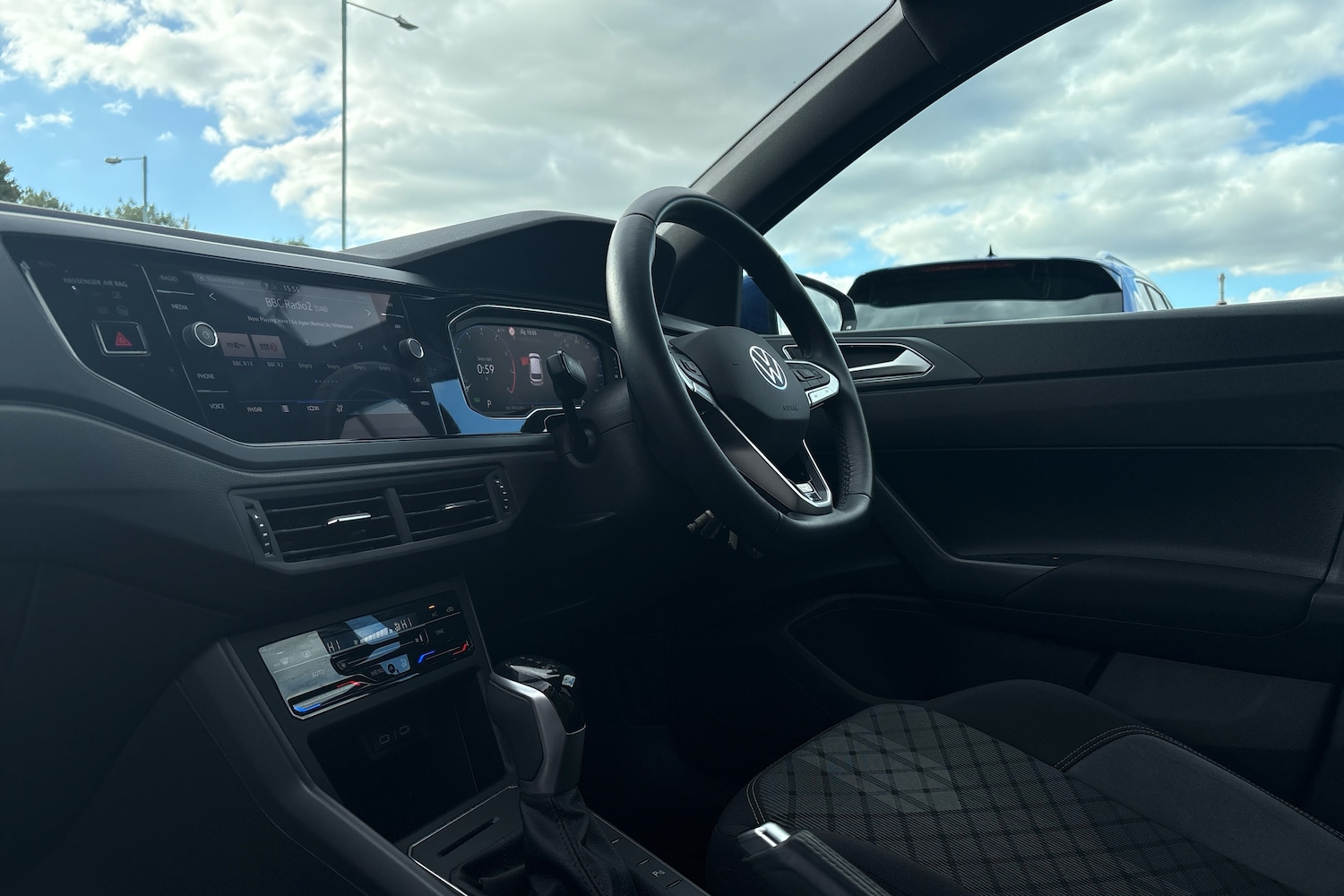 Used Volkswagen Polo 2024 for sale - 76677347: Photo 2