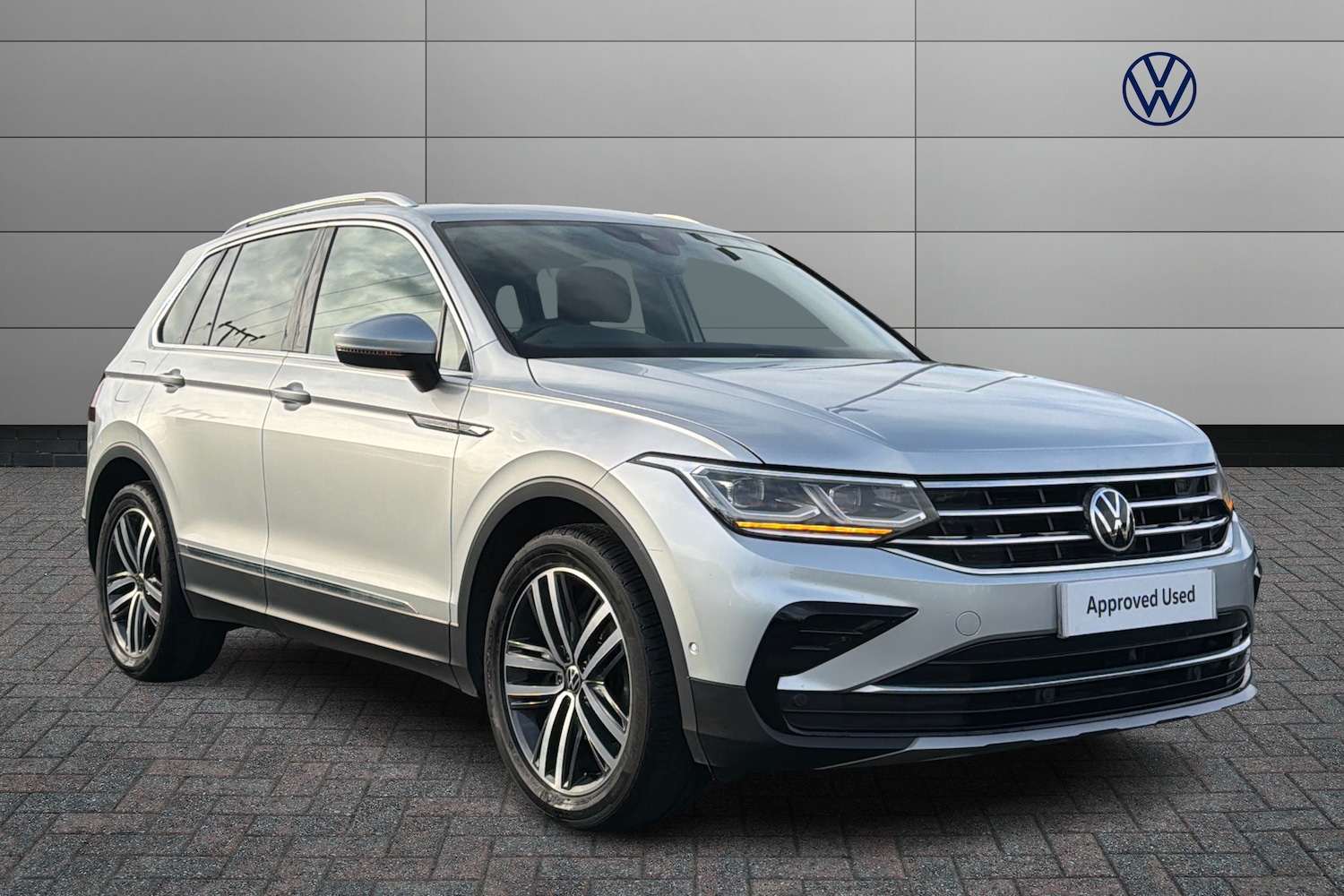 Used Volkswagen Tiguan 2021 for sale - 76674147: Photo 1