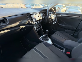 Used Volkswagen T-Roc 2019 for sale - 76673594: Photo