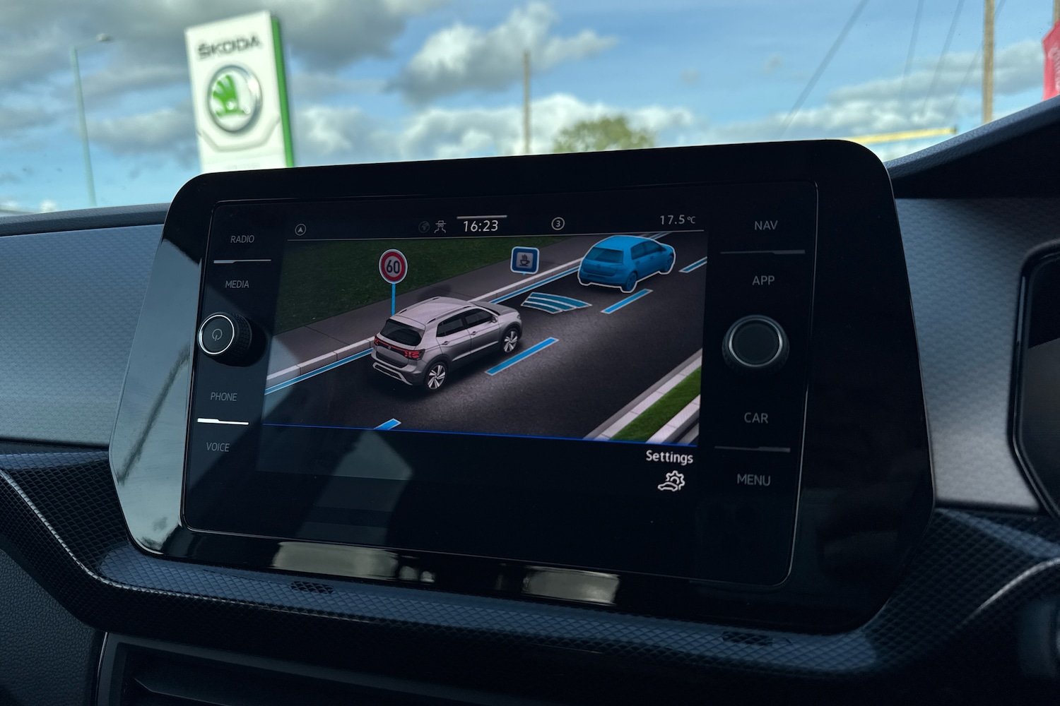 Used Volkswagen T-Cross 2024 for sale - 76676914: Photo 17