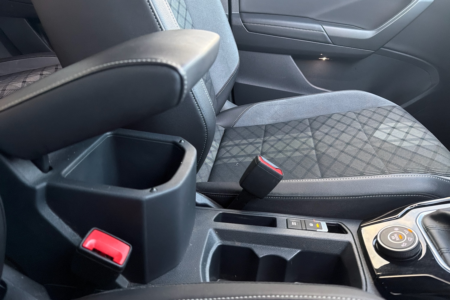 Used Volkswagen T-Roc 2022 for sale - 76675526: Photo 25