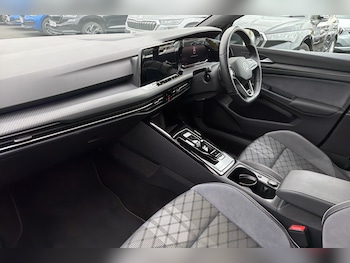 Used Volkswagen Golf 2024 for sale - 78320807: Photo