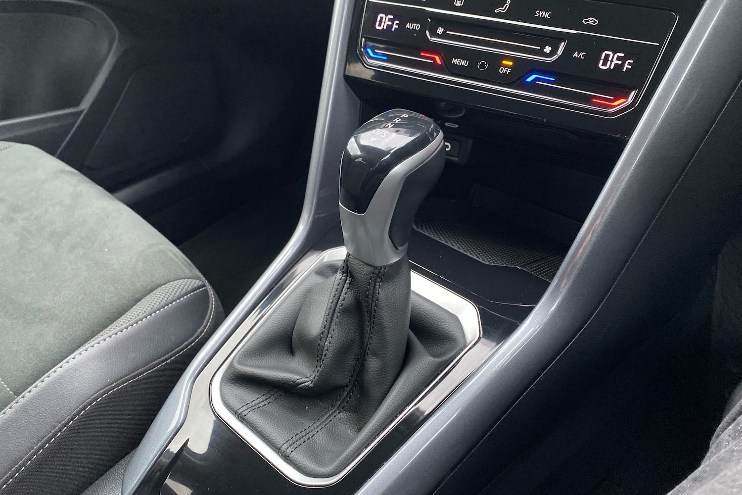 Used Volkswagen T-Roc 2024 for sale - 77256196: Photo 10