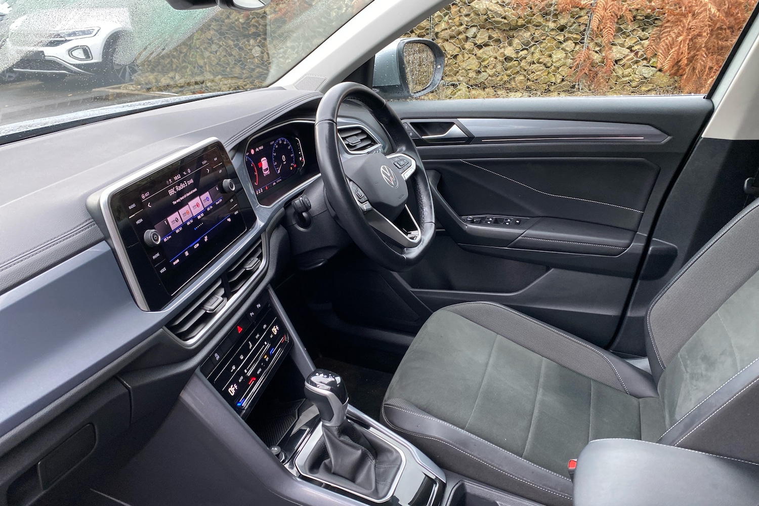 Used Volkswagen T-Roc 2024 for sale - 77256196: Photo 2