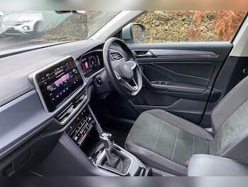 Used Volkswagen T-Roc 2024 for sale - 77256196: Photo