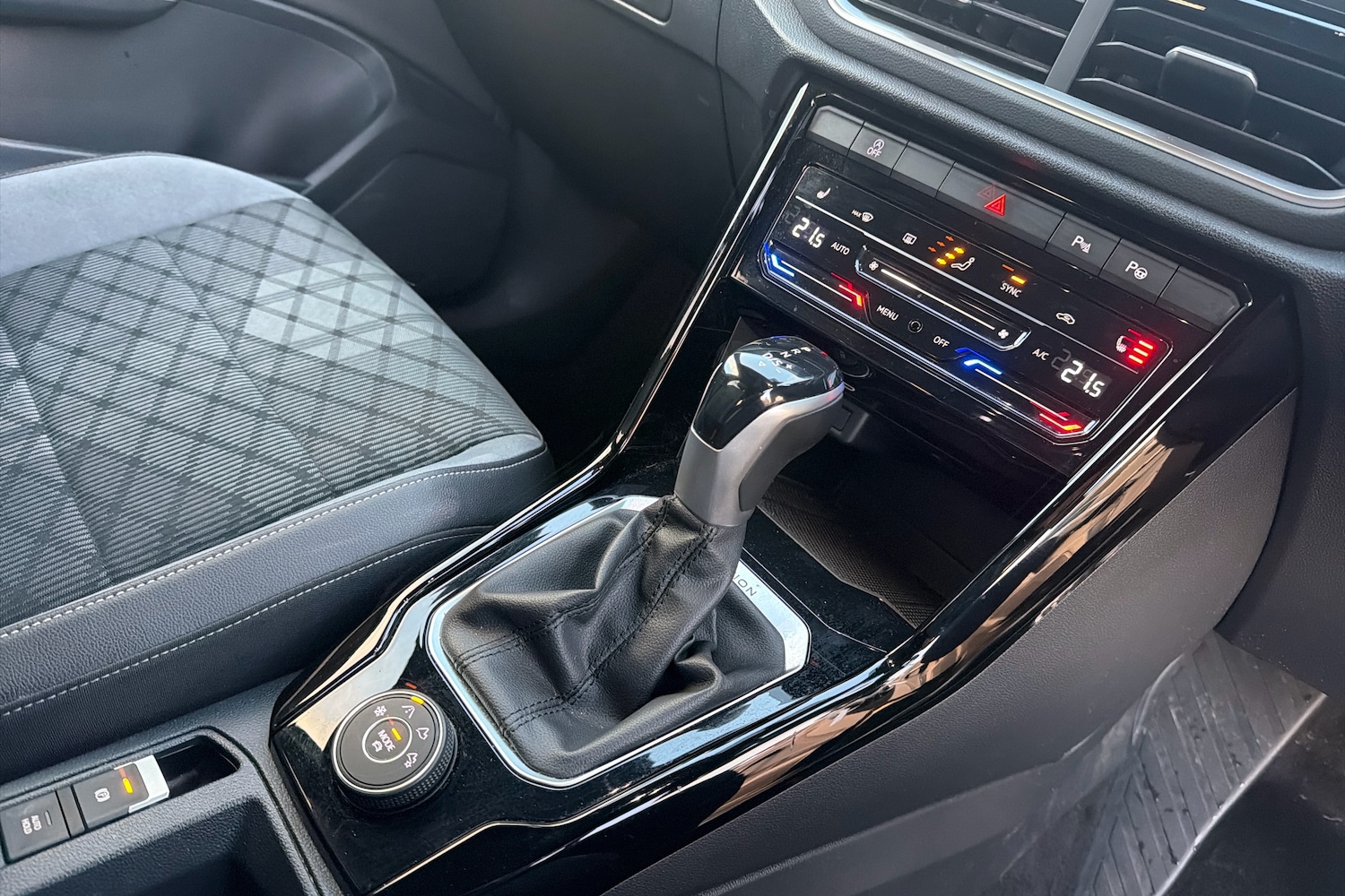 Used Volkswagen T-Roc 2022 for sale - 76951365: Photo 10