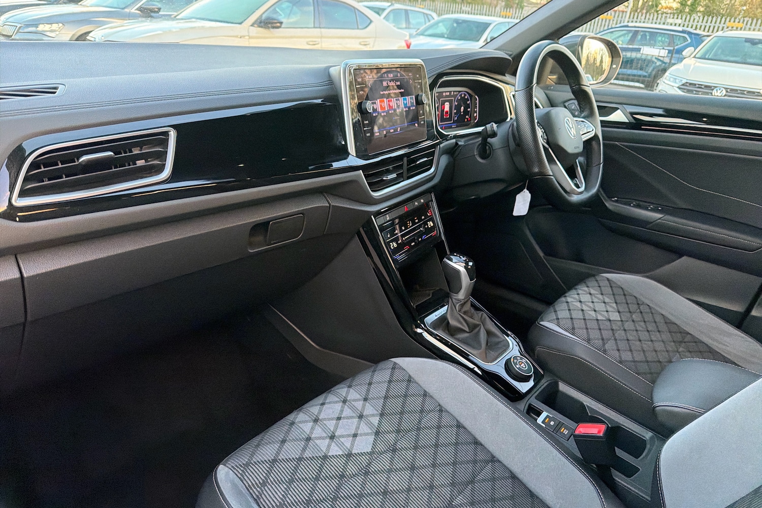 Used Volkswagen T-Roc 2022 for sale - 76951365: Photo 2