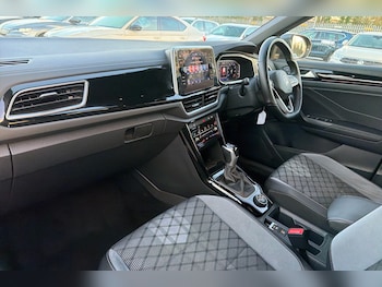 Used Volkswagen T-Roc 2022 for sale - 76951365: Photo