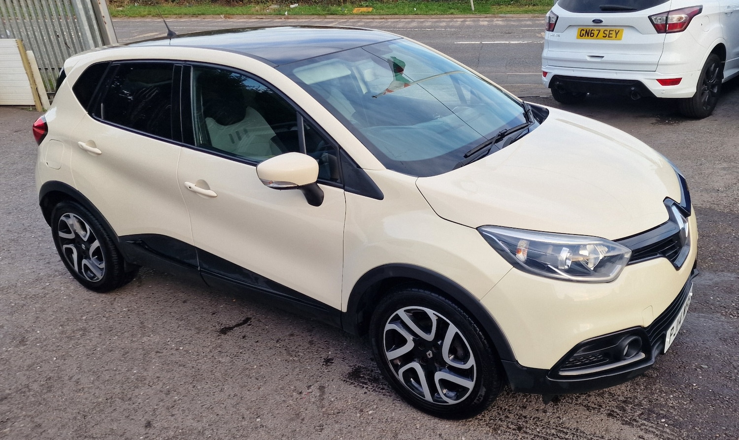 Used Renault Captur 2014 for sale - 76234094: Photo 2