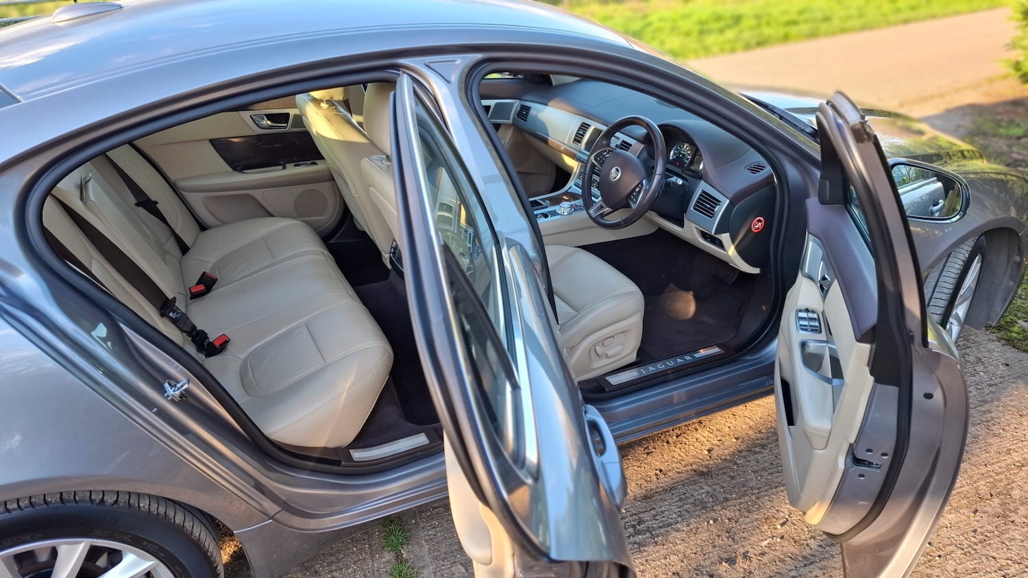 Used Jaguar XF 2012 for sale - 77852687: Photo 12