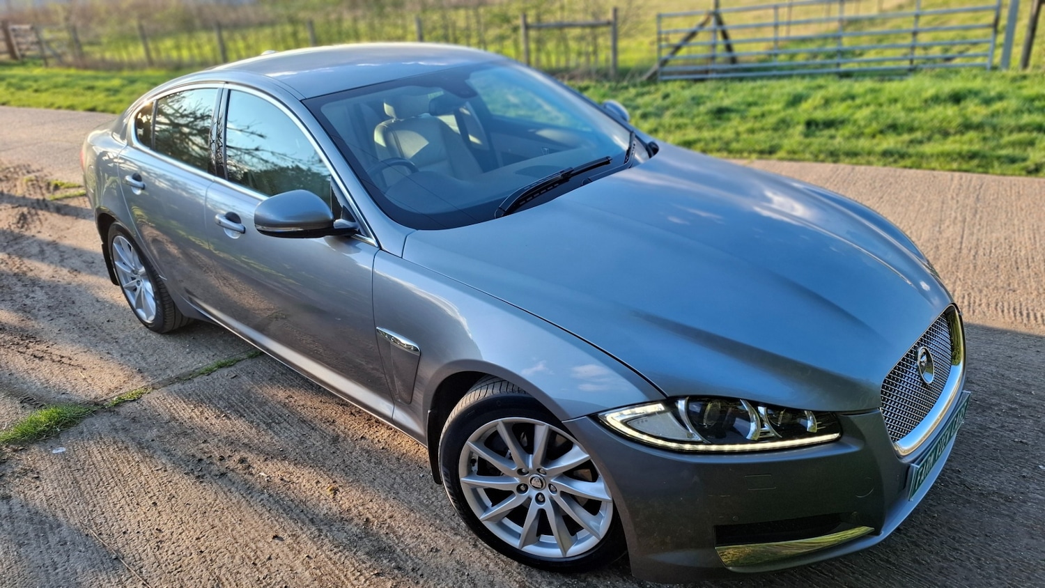 Used Jaguar XF 2012 for sale - 77852687: Photo 3