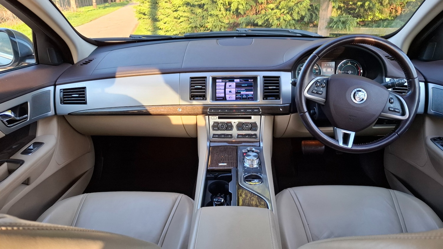 Used Jaguar XF 2012 for sale - 77852687: Photo 5