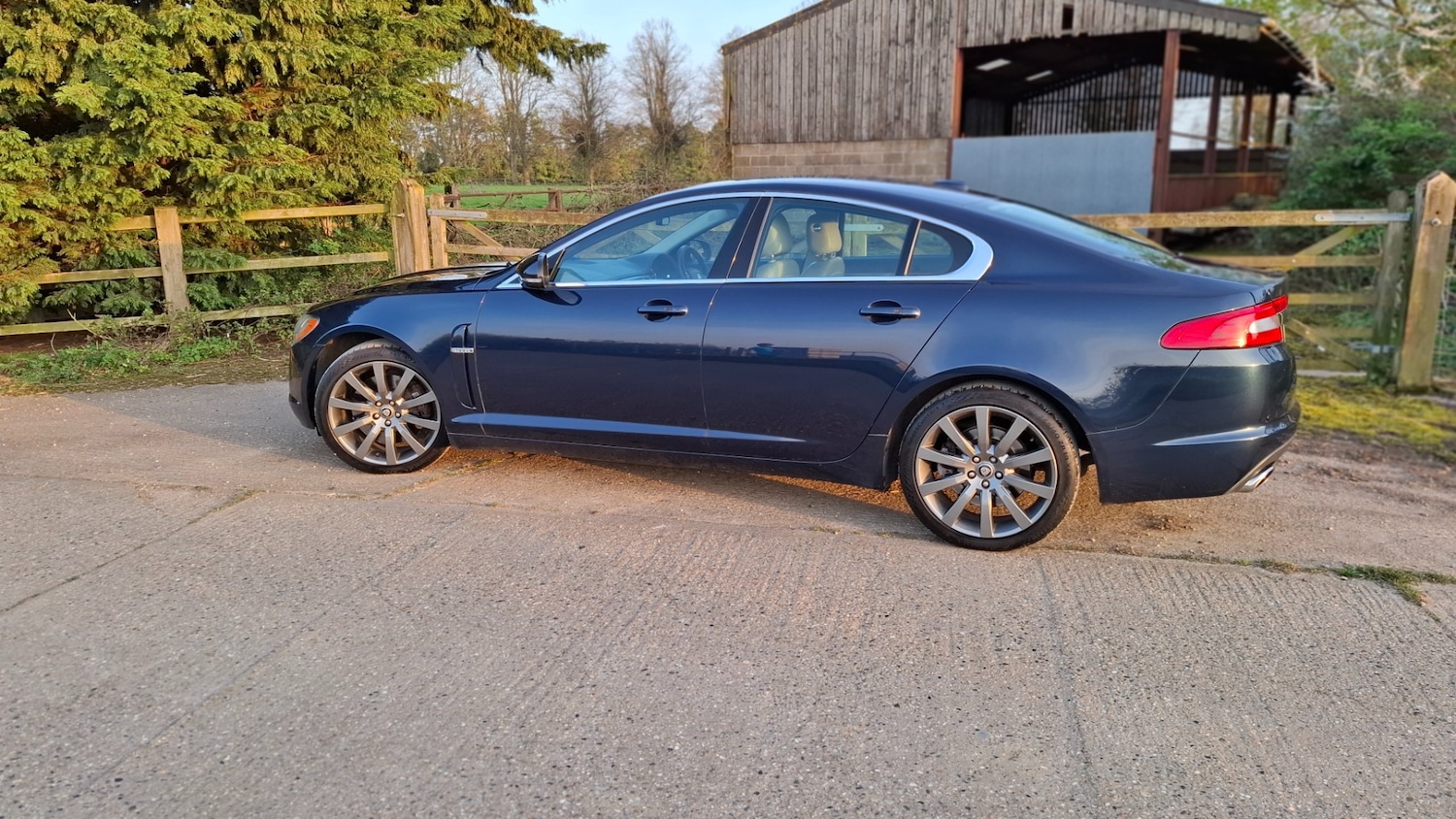 Used Jaguar XF 2009 for sale - 78169411: Photo 2