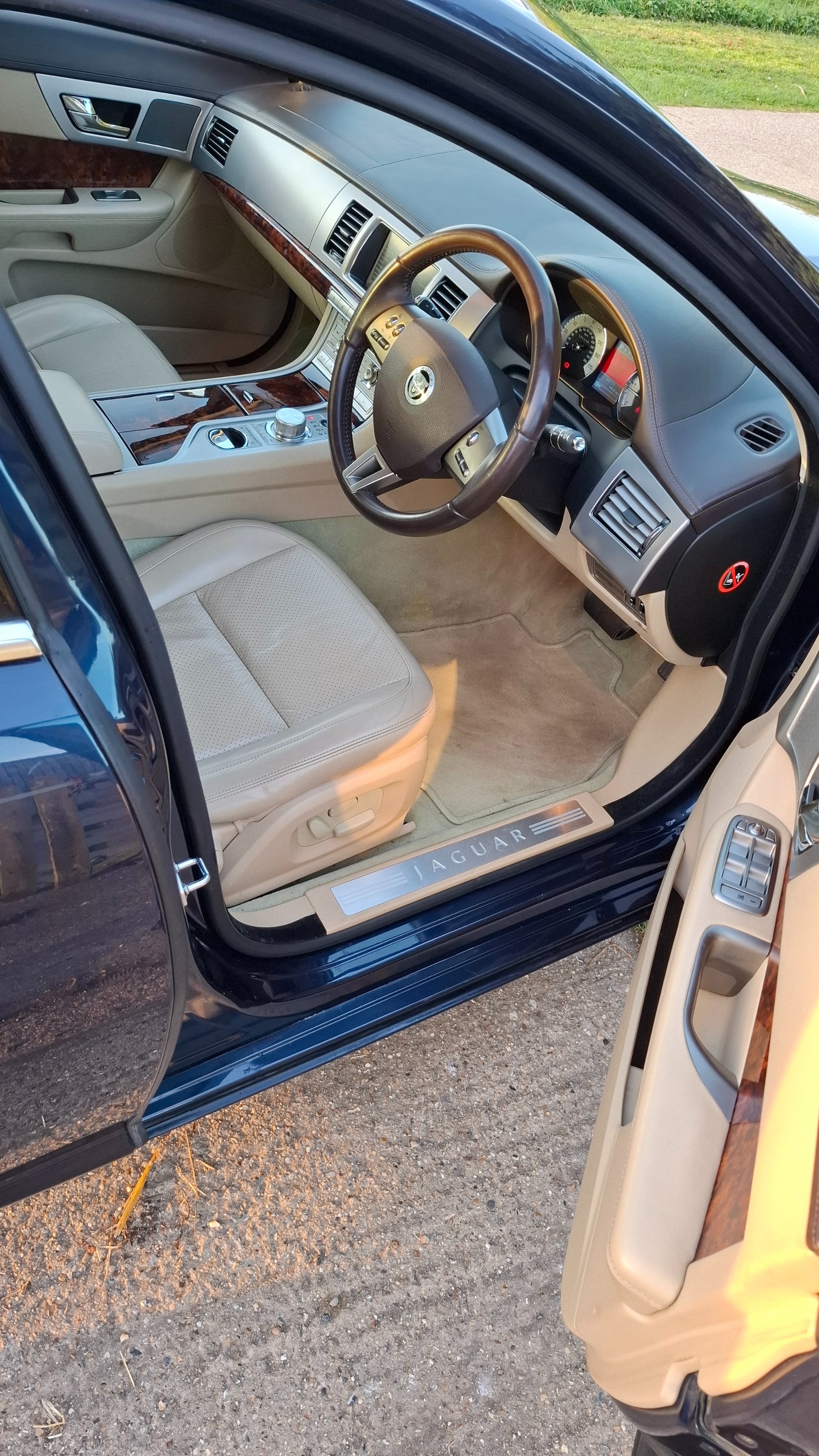 Used Jaguar XF 2009 for sale - 78169411: Photo 8