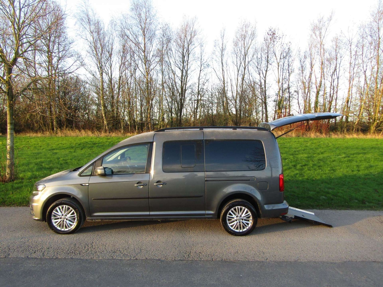 Used Volkswagen Caddy Maxi Life 2020 for sale - 76909069: Photo 1