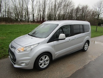 Used Ford Grand Tourneo Connect 2017 for sale - 76968860: Photo