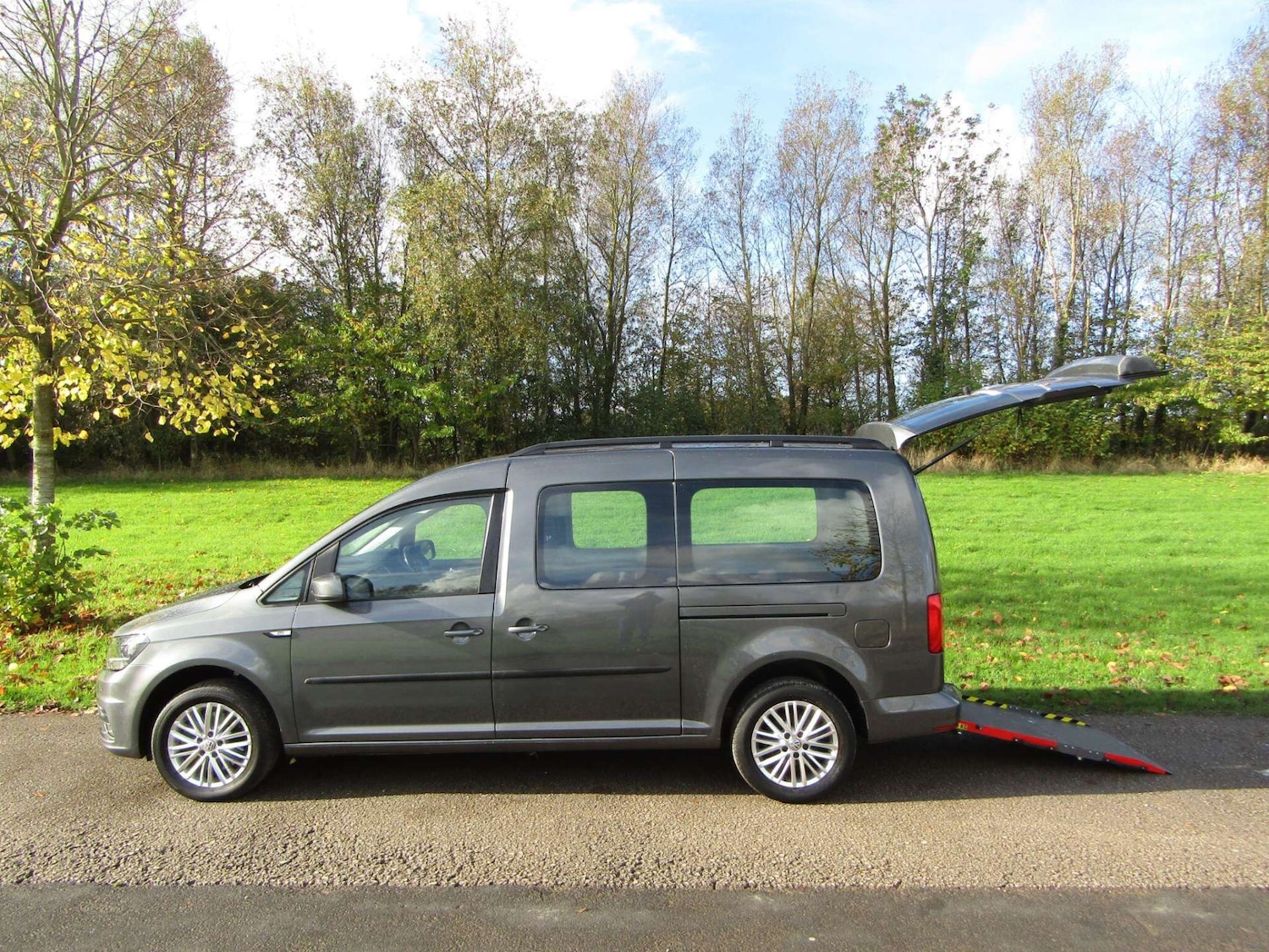 Used Volkswagen Caddy Maxi Life 2020 for sale - 76909056: Photo 1