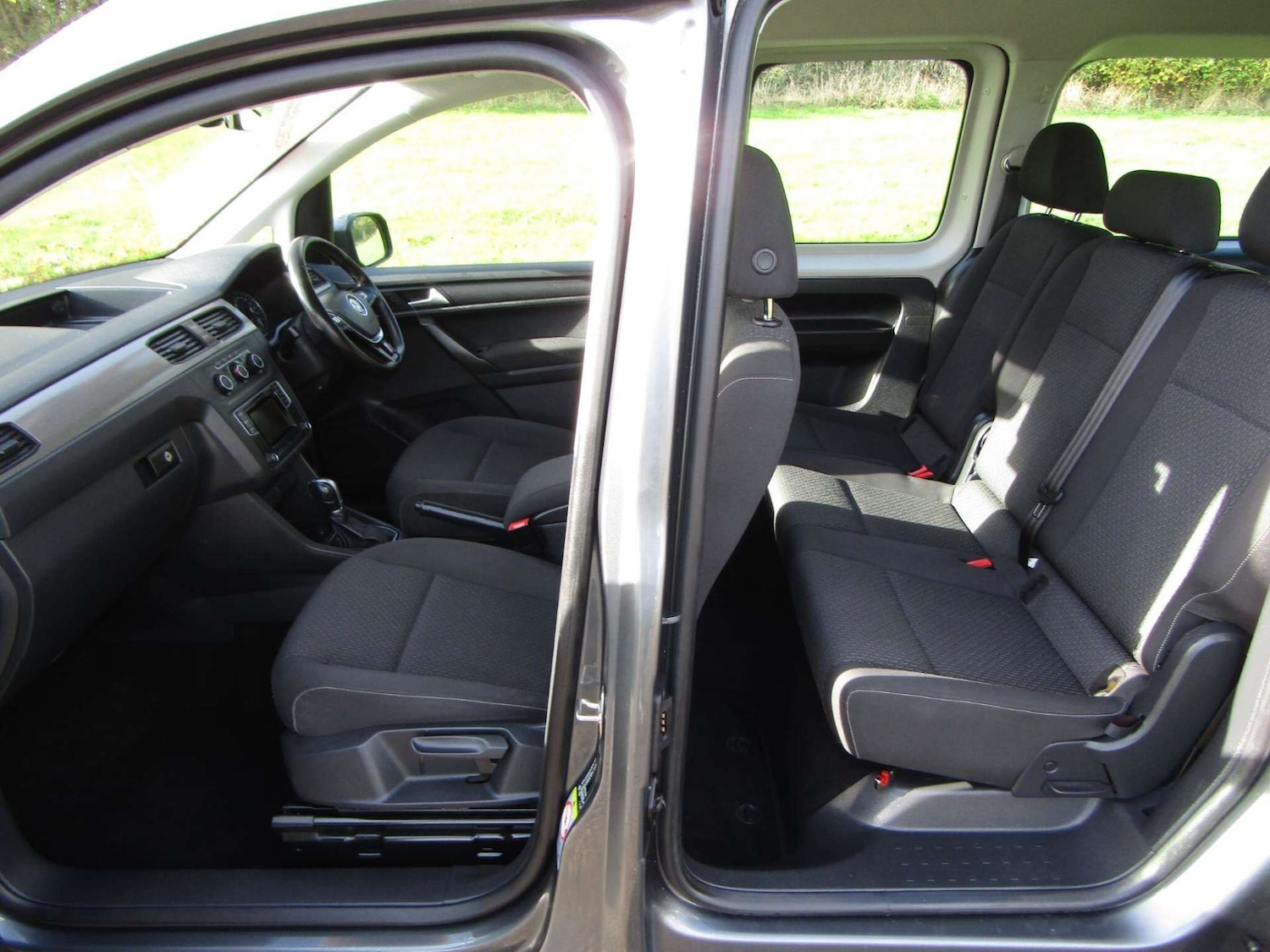 Used Volkswagen Caddy Maxi Life 2020 for sale - 76909056: Photo 9