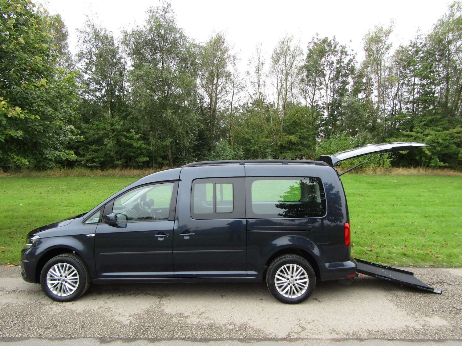 Used Volkswagen Caddy Maxi Life 2021 for sale - 76968903: Photo 1