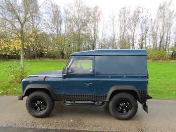 Land Rover - Defender