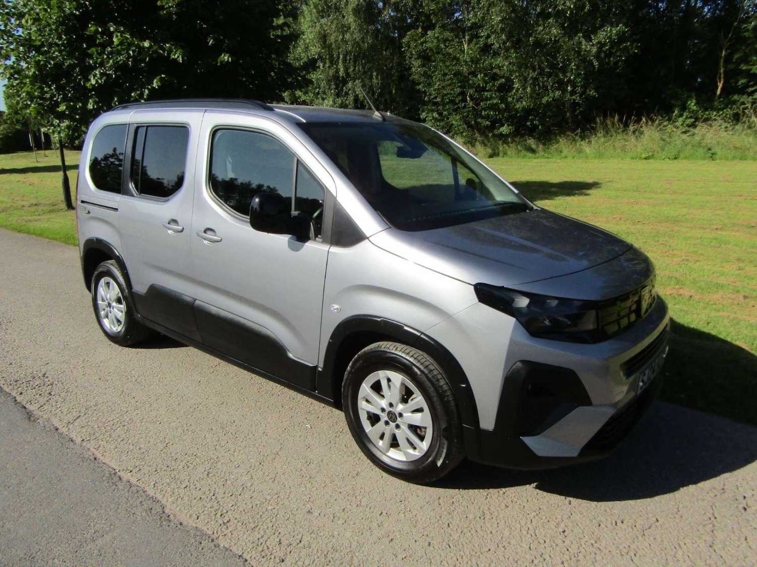 Used Peugeot Rifter 2024 for sale - 76968865: Photo 2