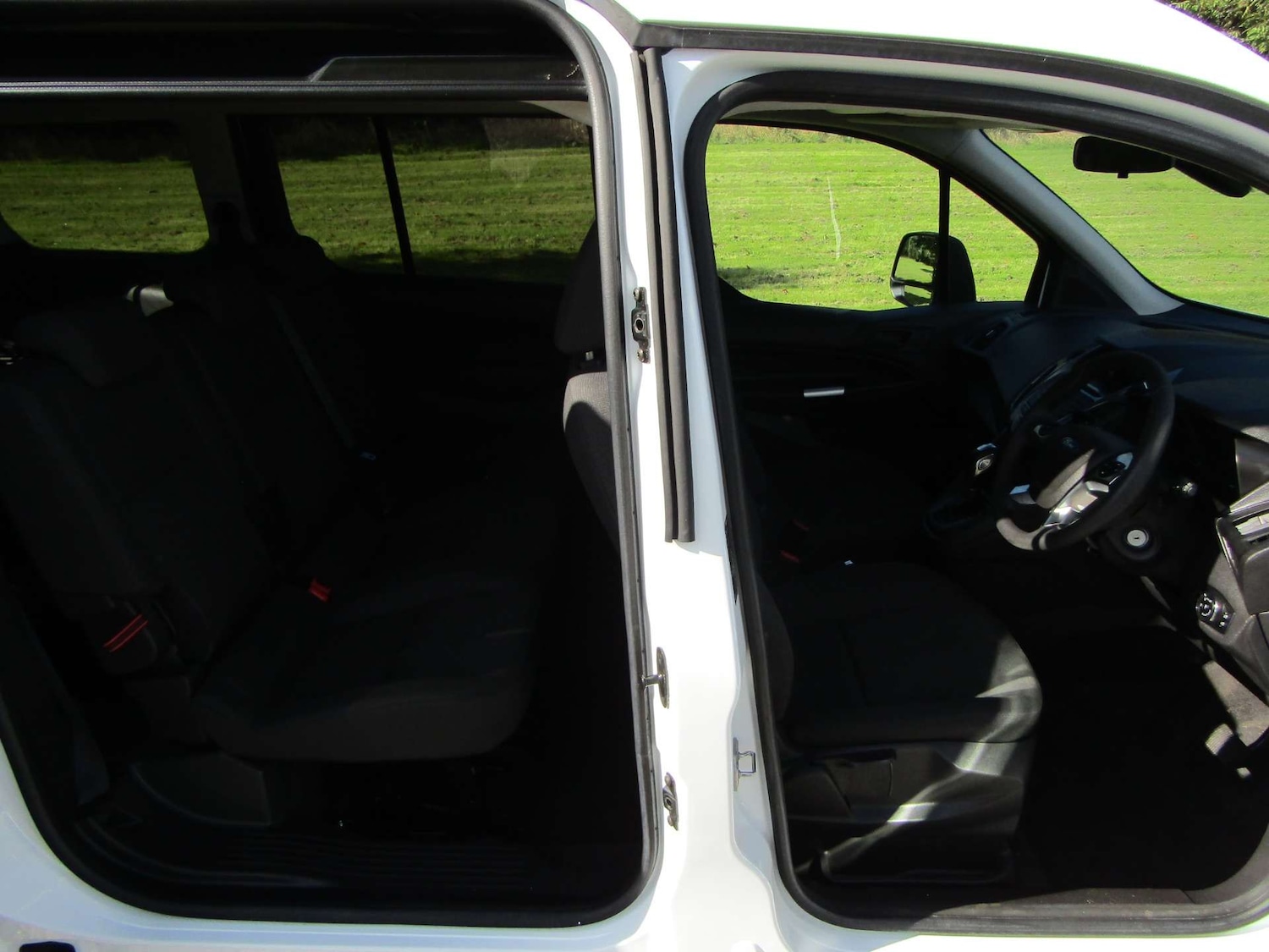 Used Ford Grand Tourneo Connect 2018 for sale - 76909066: Photo 9