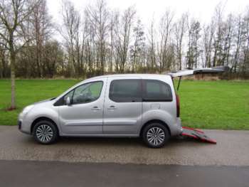 2019 (68) - 5 SEATS 1.6 VTi PETROL Wheelchair Accessible Disabled Mobility Vehicle WAV 5-Door