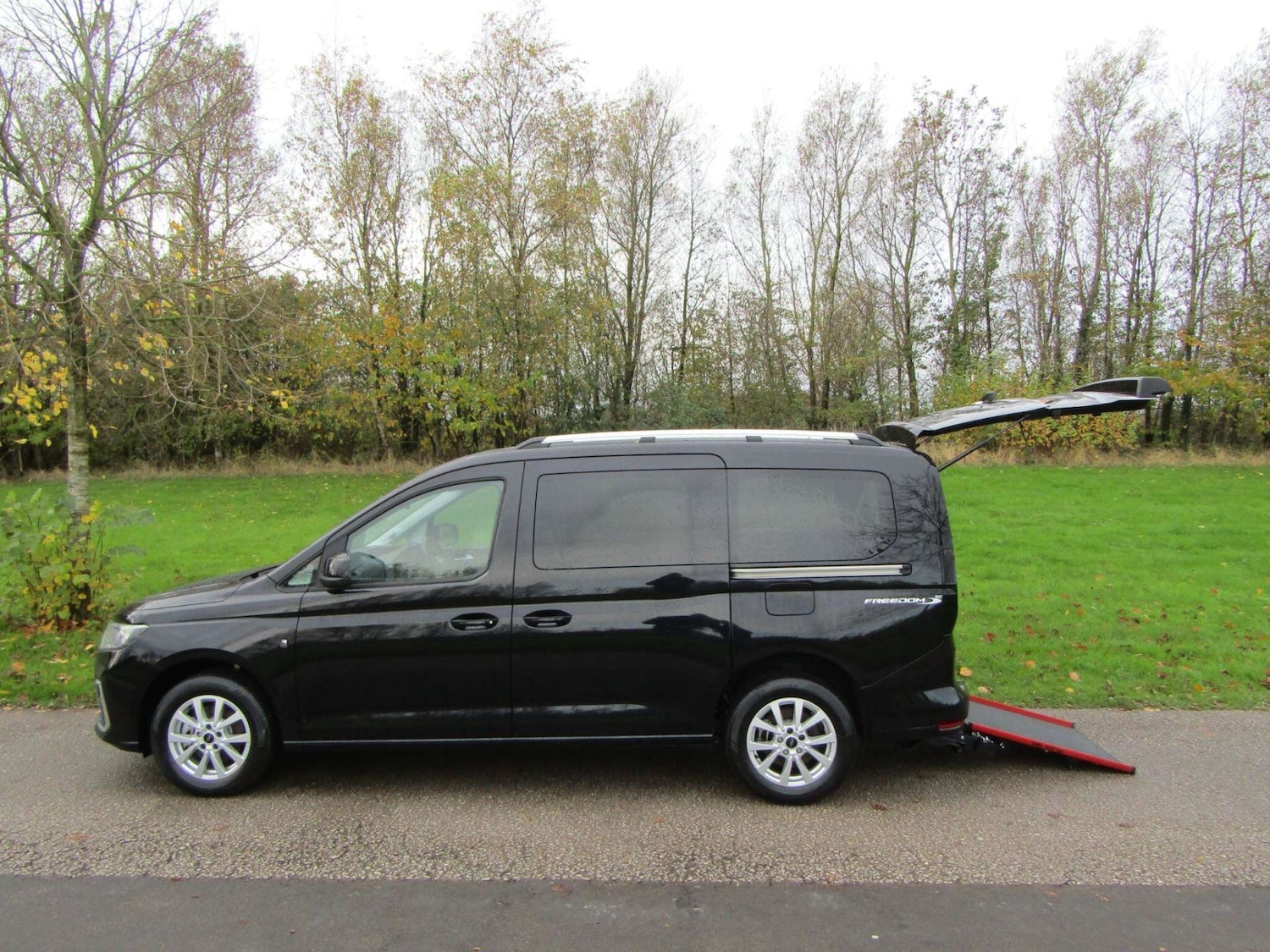 Used Ford Grand Tourneo Connect 2024 for sale - 76968837: Photo 1
