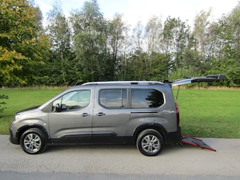 2022 (71) - 1.5 HDI LWB 5 SEATS Wheelchair Accessible Disabled Mobility Vehicle WAV MPV 5-Door