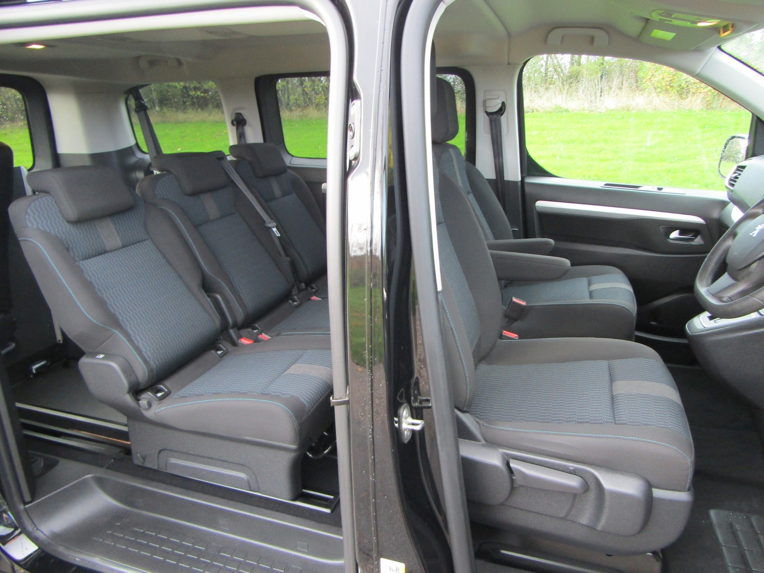 Used Peugeot Traveller 2021 for sale - 76329363: Photo 9